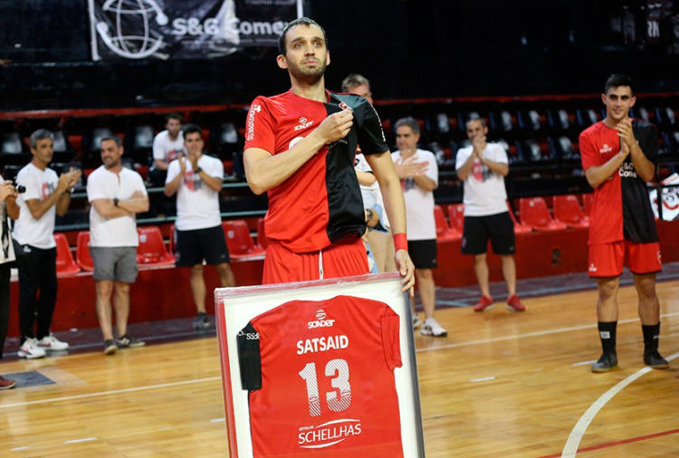 “De regalo me llevo el campeonato, el ascenso y haber entrado con mi hijo a la cancha”