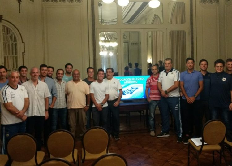Jornada de perfeccionamiento para los árbitros rosarinos