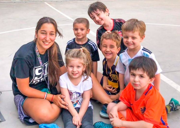 Denise Teruz: “Al comienzo me cuestionaron que al ser mujer no les iba a poder enseñar a jugar al futsal”