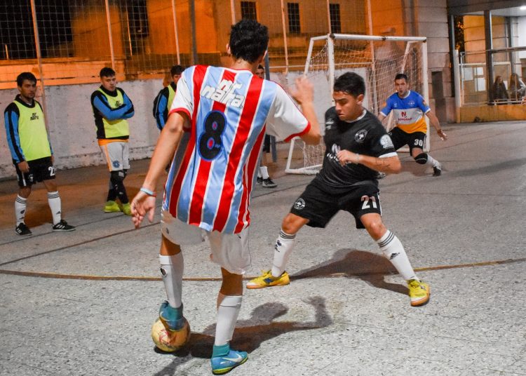 Tiro Suizo y Horizonte igualaron en un partidazo plagado de goles