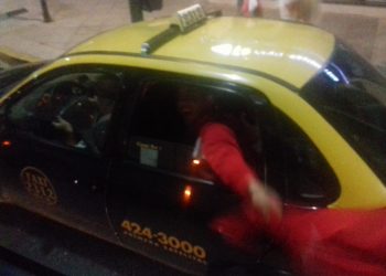 Cuatro rosarinos se volvieron locos y viajaron en taxi a Buenos Aires para ver a su equipo