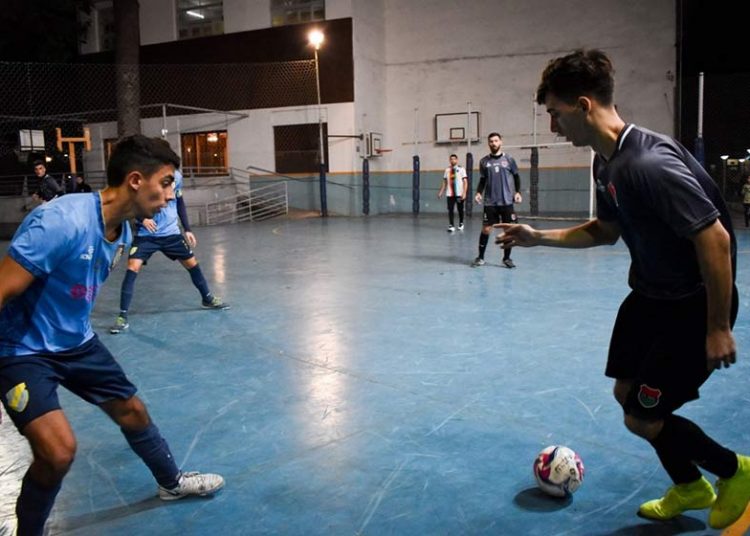 Regatas fue superior y goleó a El Luchador