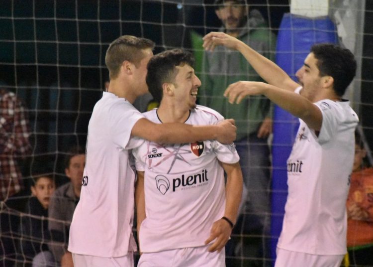 Newell´s venció a Parque y sigue en puestos de ascenso