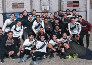 Rio Negro ganó y sigue a paso firme