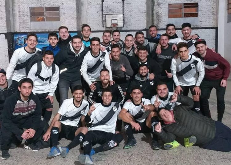 Rio Negro ganó y sigue a paso firme