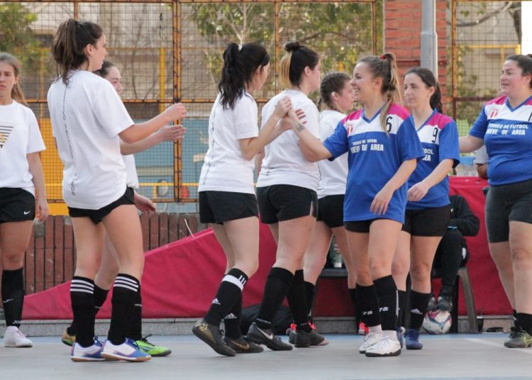 Las pibas se adueñaron de la pelota