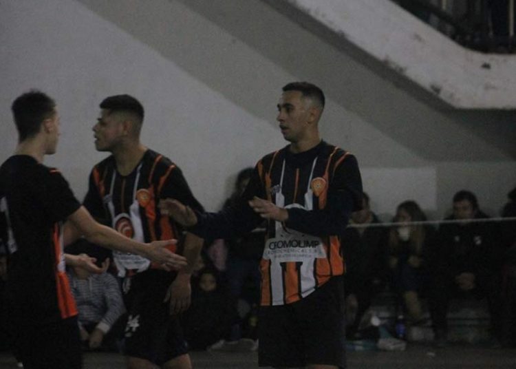 Latinoamérica derrotó a Maristas B en el cierre del torneo regular y se prepara para los Playoffs