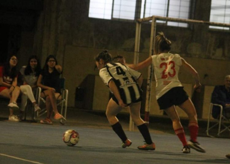 Otra victoria de Sagrado que lo deja a un paso del título