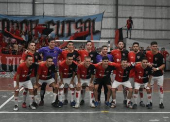 Arriba: García, Abud, Araya, Solzi, Pezzenatti, Dorda, Roldán y Van de Casteele. Abajo: Craia, Pozzi, De La Paz, Cattaneo, Foresto, Martínez-Conde y González.
