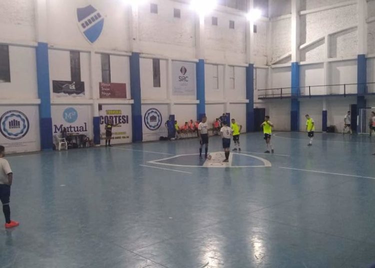 Remeros goleó a María Madre y se quedó con el grupo D