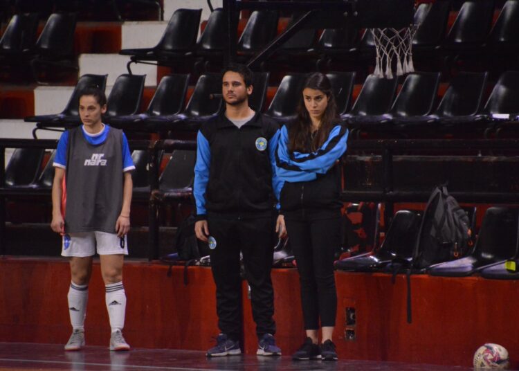 Dianela Oviedo: “Si no estás bien entrenado, o entrenada, no podes pensar adentro de la cancha”