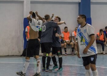 El plantel masculino de El Luchador