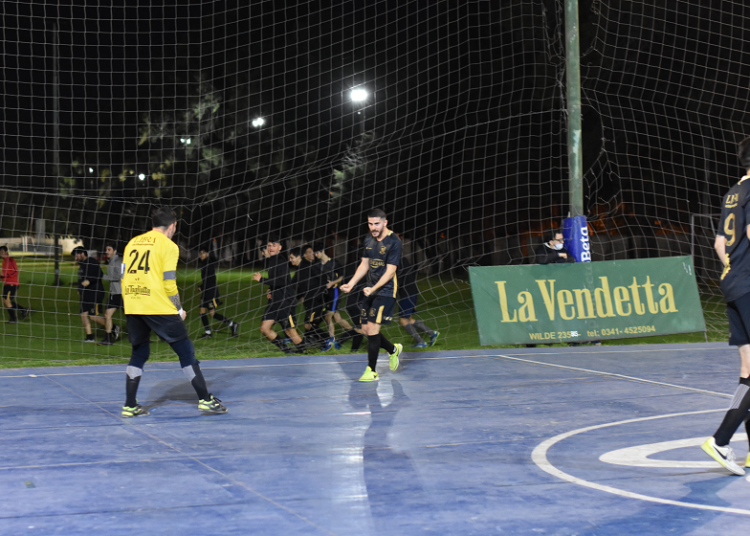 En un final para el infarto, Universitario y María Madre repartieron puntos
