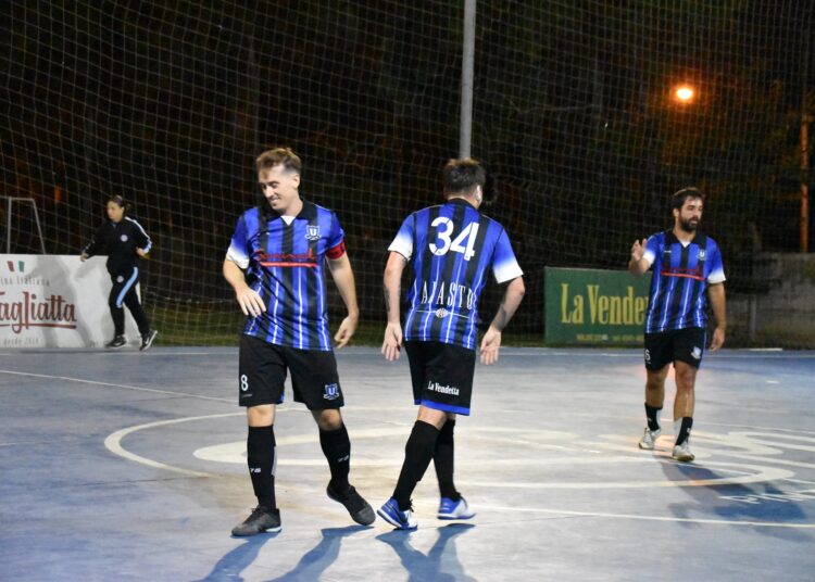 Universitario le ganó a Argentino por un gol de diferencia