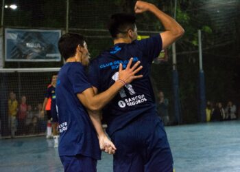 Triunfazo de Regatas para seguir en lo más alto