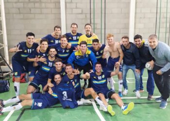 Regatas ganó el clásico y se afianza en la punta
