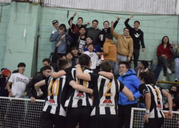 Sagrado Corazón le ganó a El Luchador y se perfila para el ascenso