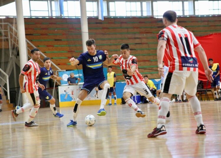 Regatas se estrenó con victoria