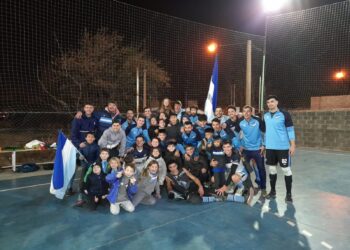 Banco ganó y se prende a la cima